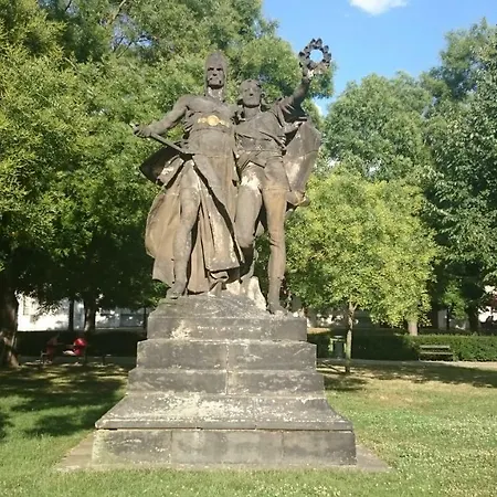 Vysehrad Bright Apt דירה *