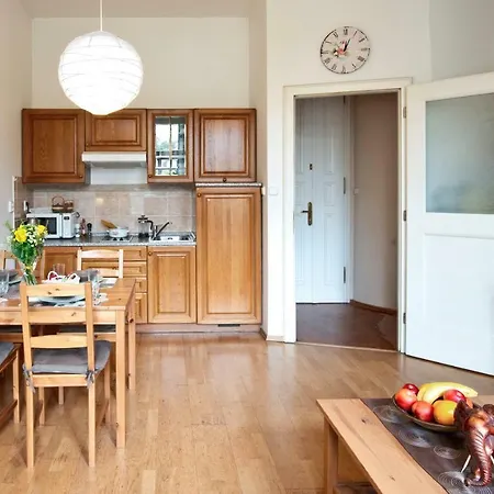 Vysehrad Bright Apt * פראג