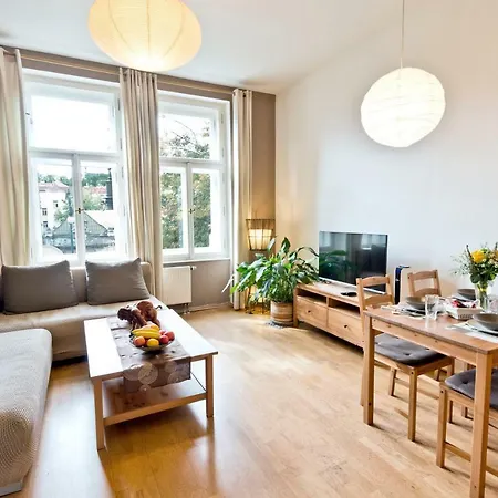 Vysehrad Bright Apt פראג