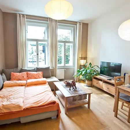 Vysehrad Bright Apt *